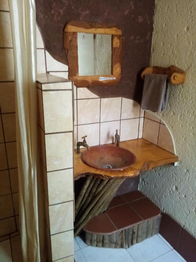 Bushwhacked Barberton Hotel ภายนอก รูปภาพ